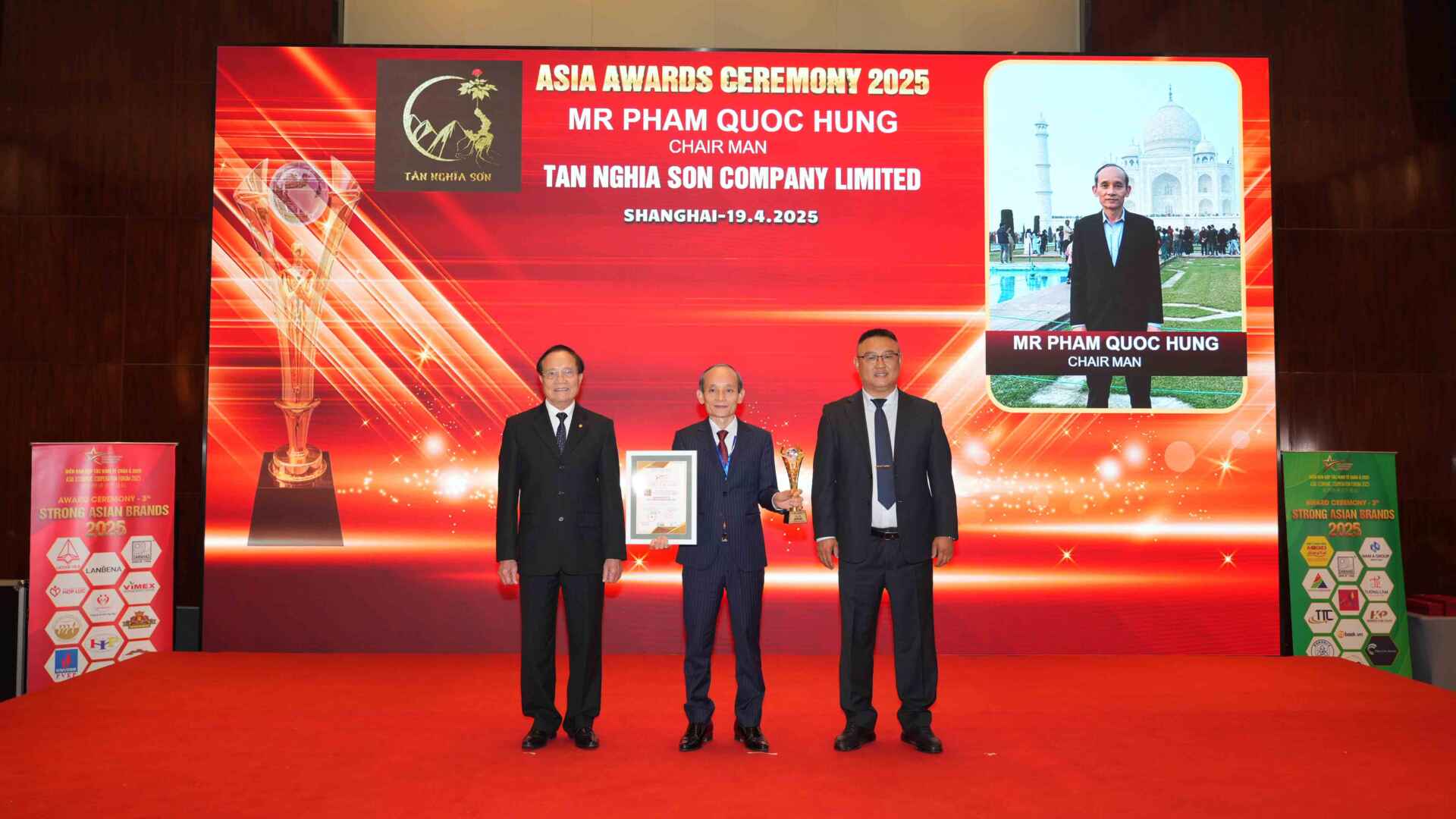 TÂN NGHĨA SƠN VINH DỰ ĐƯỢC VINH DANH TẠI ASIA AWARD 2025